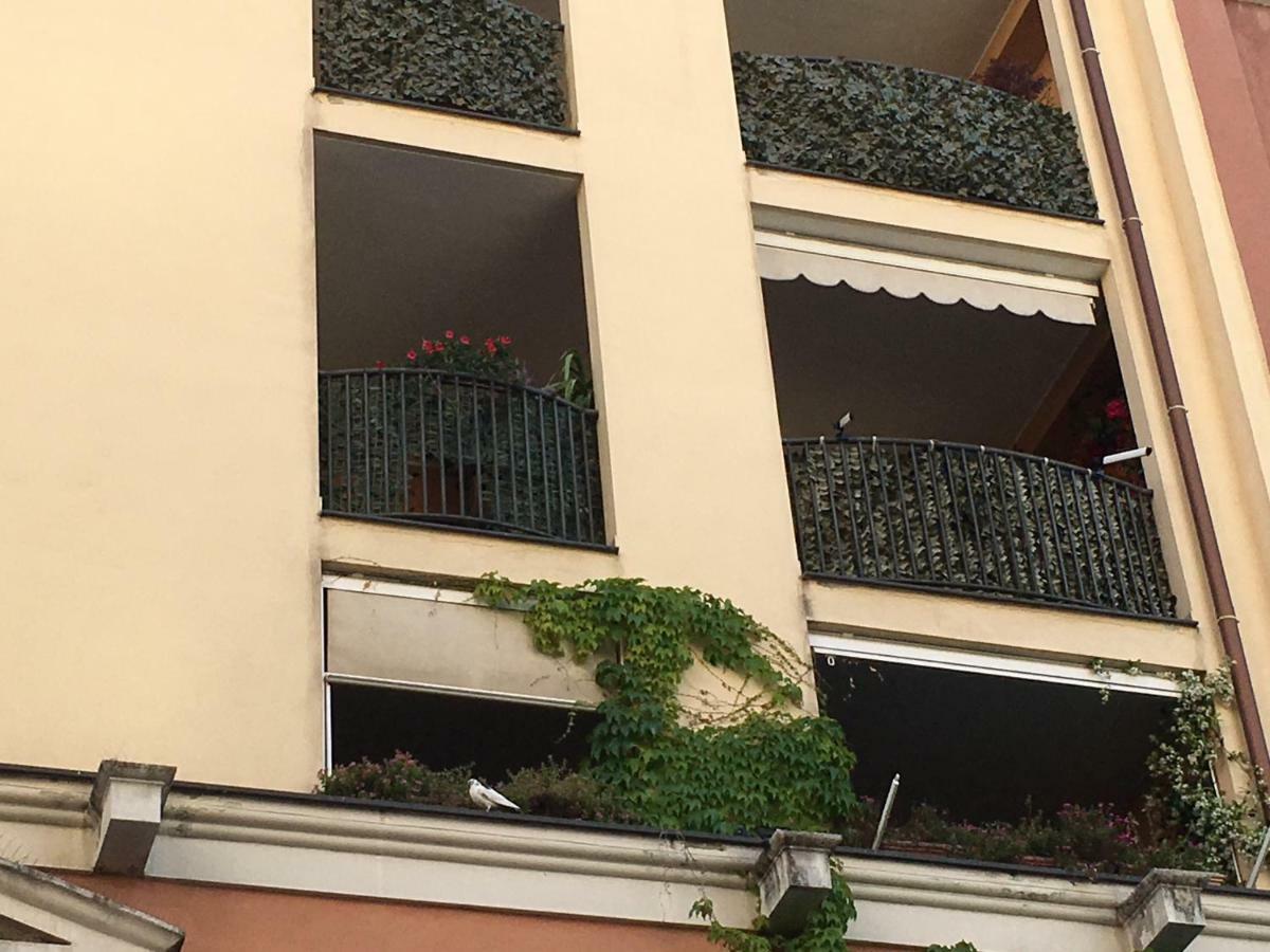 Flowers Apartment Bari Exterior photo
